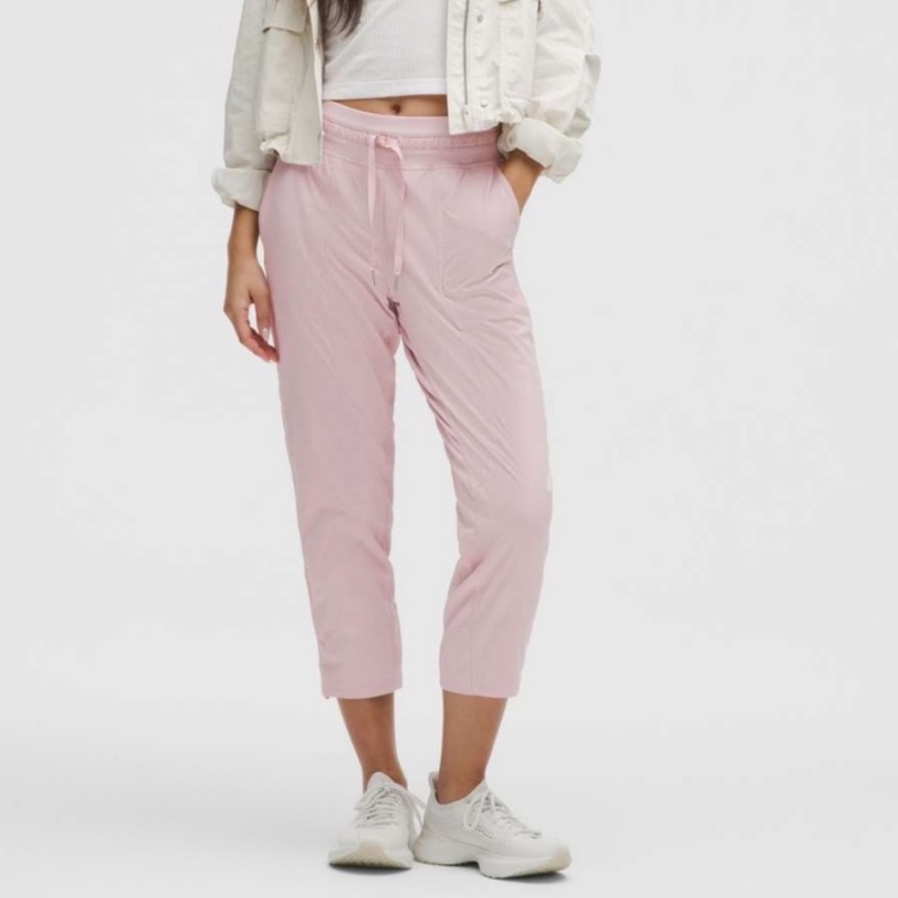 Lululemon Dance Studio Pant Crop Pink Haze Size 6 New - Picture 1 of 6
